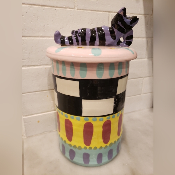Art Pottery Large Canister With Whimsical Cat Lid signed on base - Picture 10 of 15